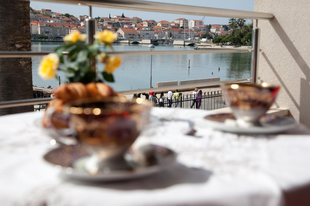 Apartments Svjetlana Trogir Eksteriør billede