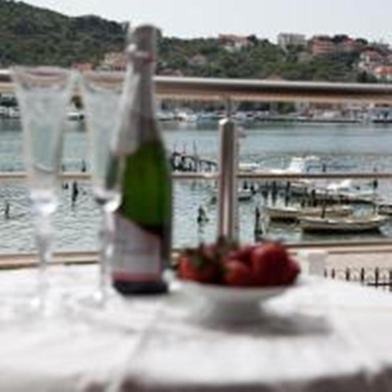 Apartments Svjetlana Trogir Eksteriør billede